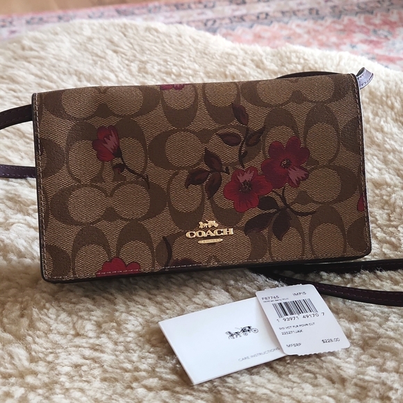 Beautiful NWT Coach Victorian Floral Hayden Berry Foldover Crossbody Clutch 🌺♥️ - Picture 1 of 17